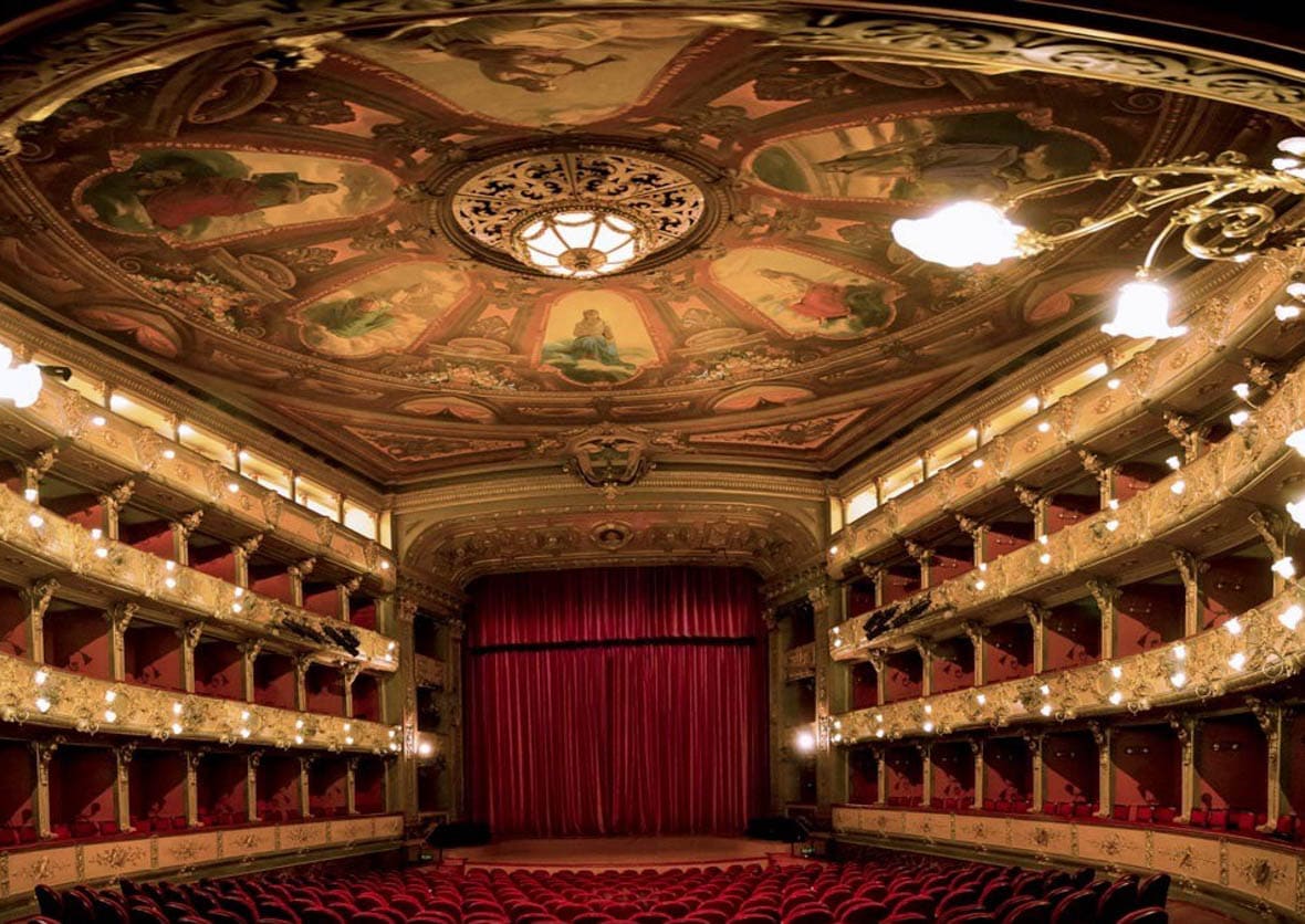 Varela Fiholl | Construimos confianza, edificamos futuro